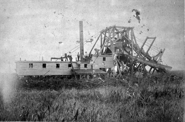 One of Hamilton Disston's dredges, 1890s; source: State Archives of Florida, Florida Memory
