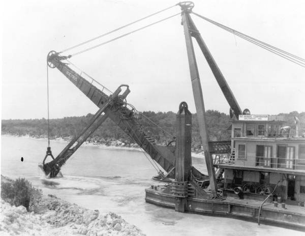 Dredge photo; source: State Archives of Florida, Florida Memory